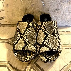 Womens Reaction Kenneth Cole Peppea Slide